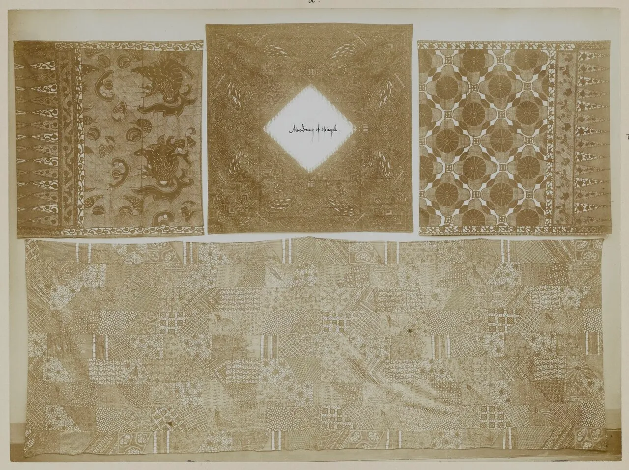 Kain batik panjang dari keraton Solo, tempat lahirnya motif Sidomukti. Foto: Wikimedia Commons