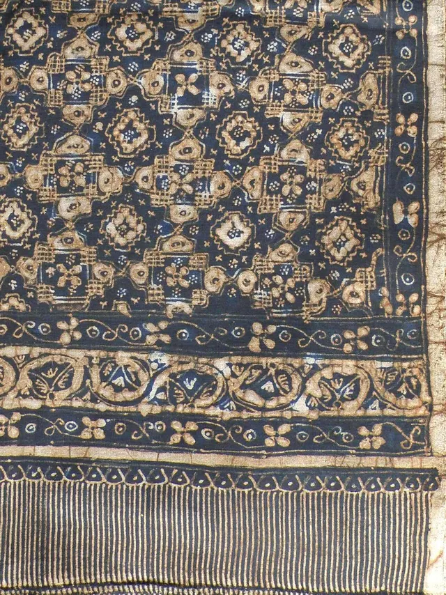 Batik Benang Emas dan Benang Mengkilat: Inovasi Batik Premium Indonesia